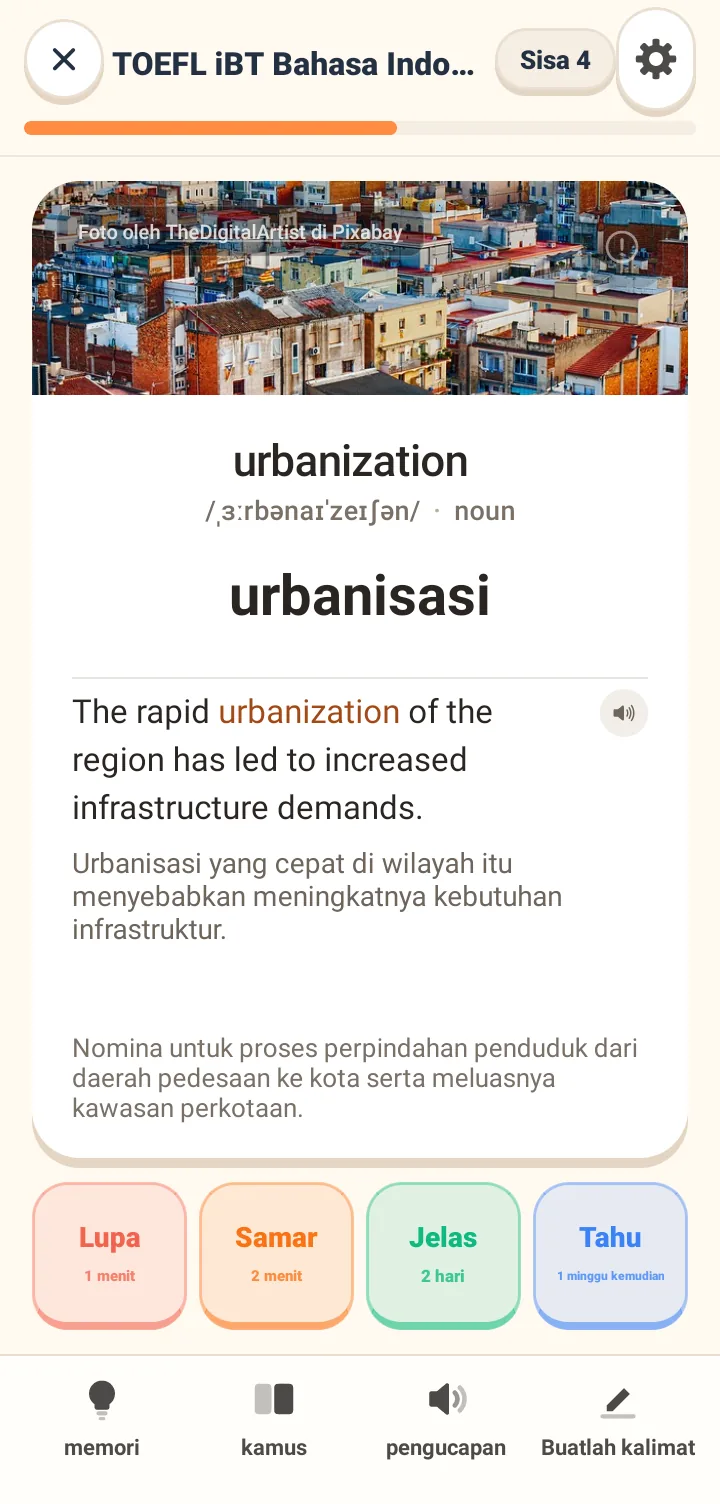 Layar kartu Tomaru: sebuah kata dengan pelafalan, arti dan contoh kalimat, di atas empat tombol penilaian bertuliskan waktu ulasan berikutnya